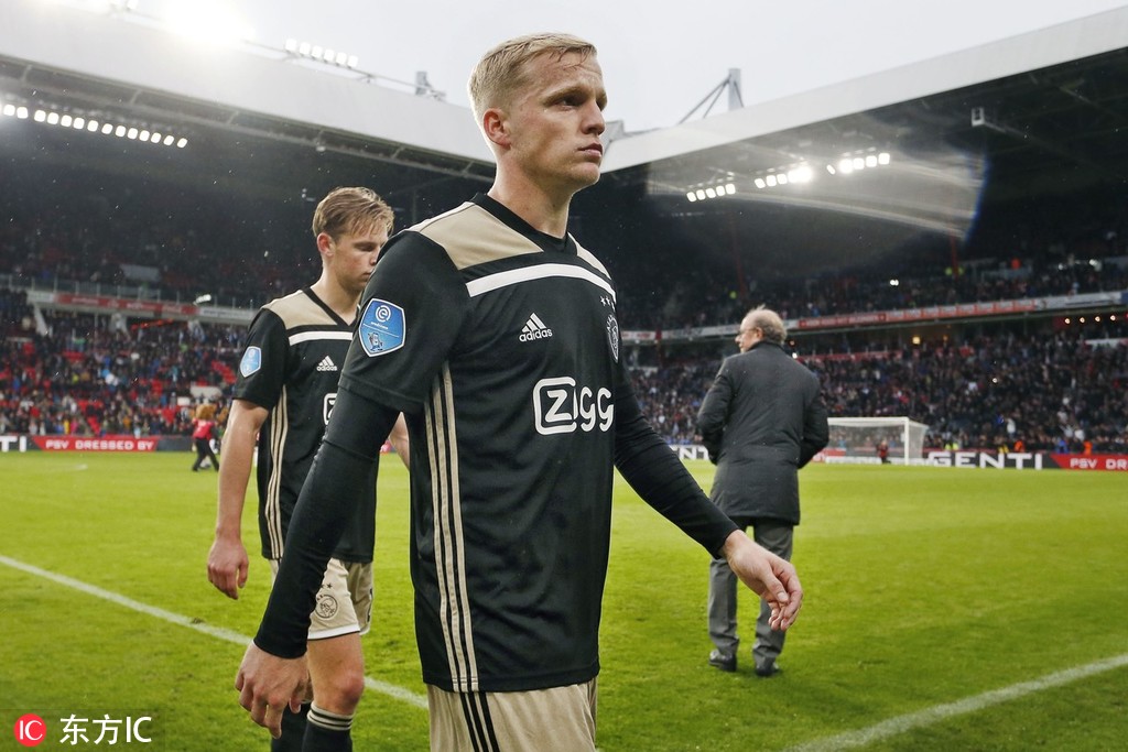 包含荷甲集结日走向成谜；塞维利亚防线松动；气氛紧张；更衣室氛围转暖的词条