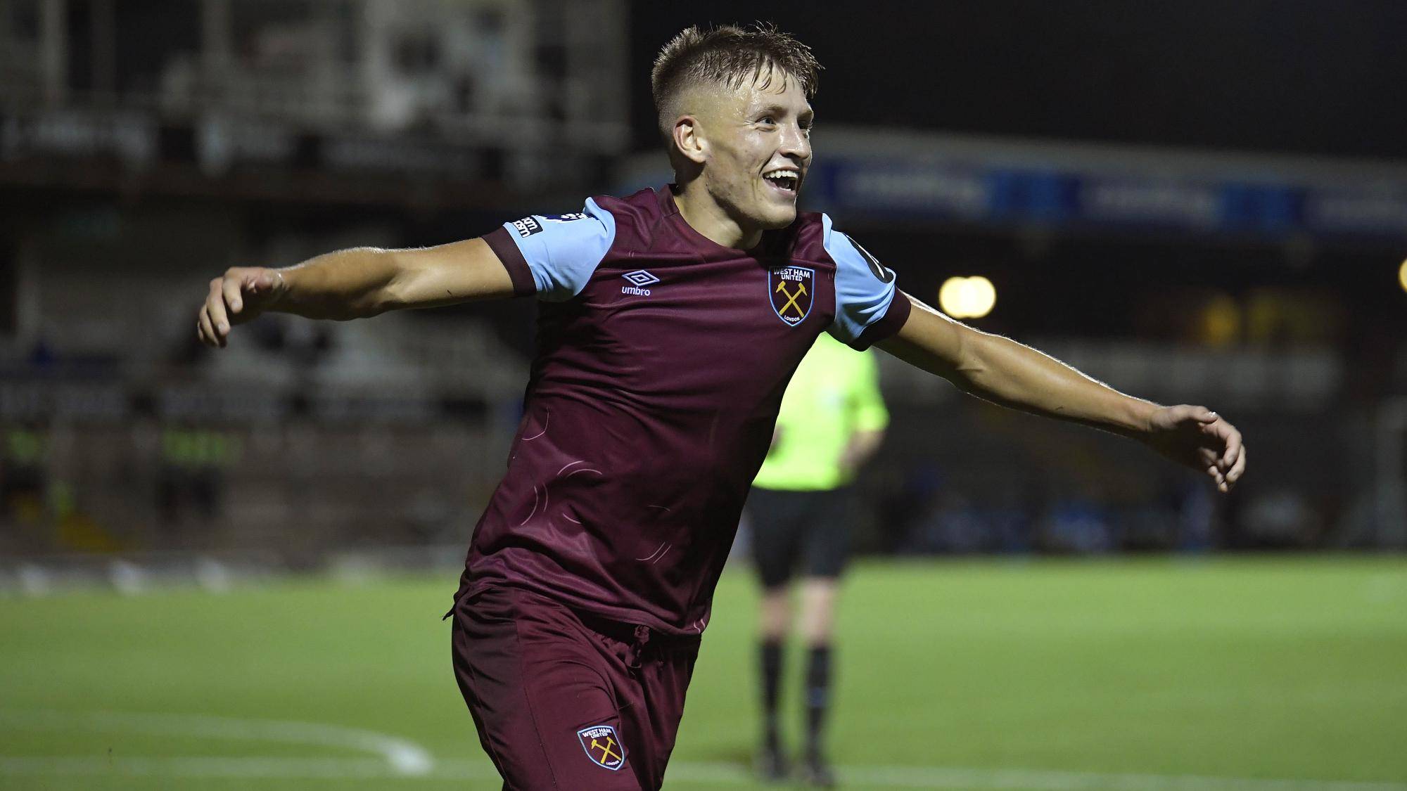 西汉姆训练开放日；转会期复出首秀引欢呼；欧联在即；年轻球员得到机会的简单介绍