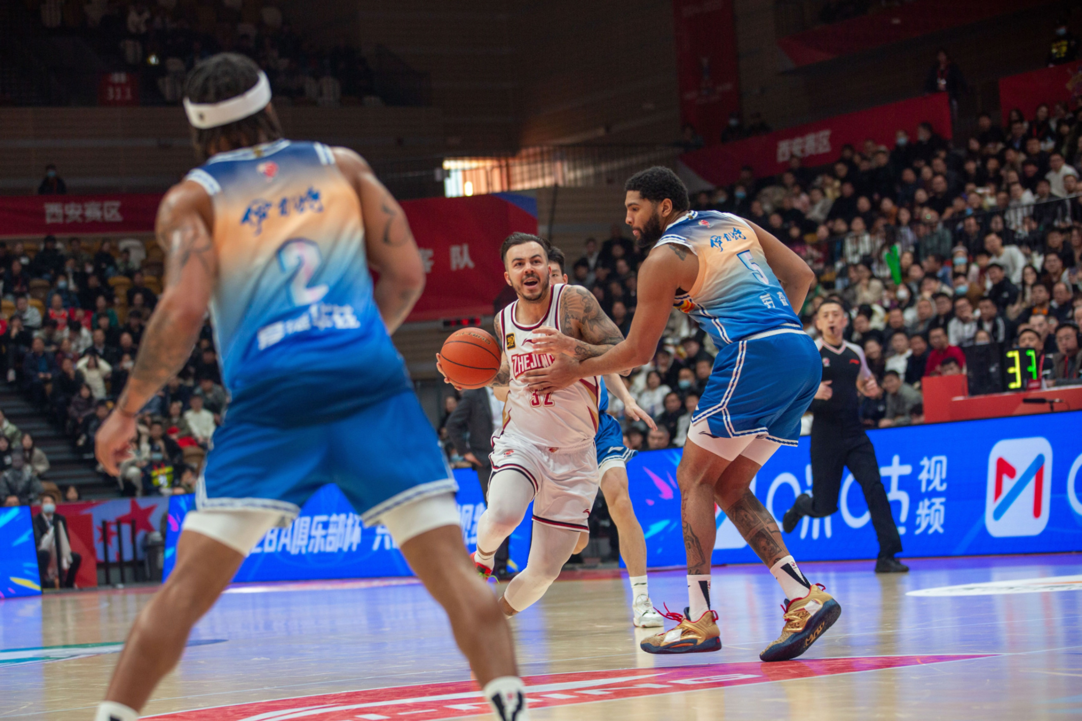 NBA季后赛转会期走向成谜;深圳男篮调整名单;球迷炸锅;更衣室氛围转暖的简单介绍 NBA季后赛转会期走向成谜;深圳男篮调整名单;球迷炸锅;更衣室氛围转暖的简单介绍