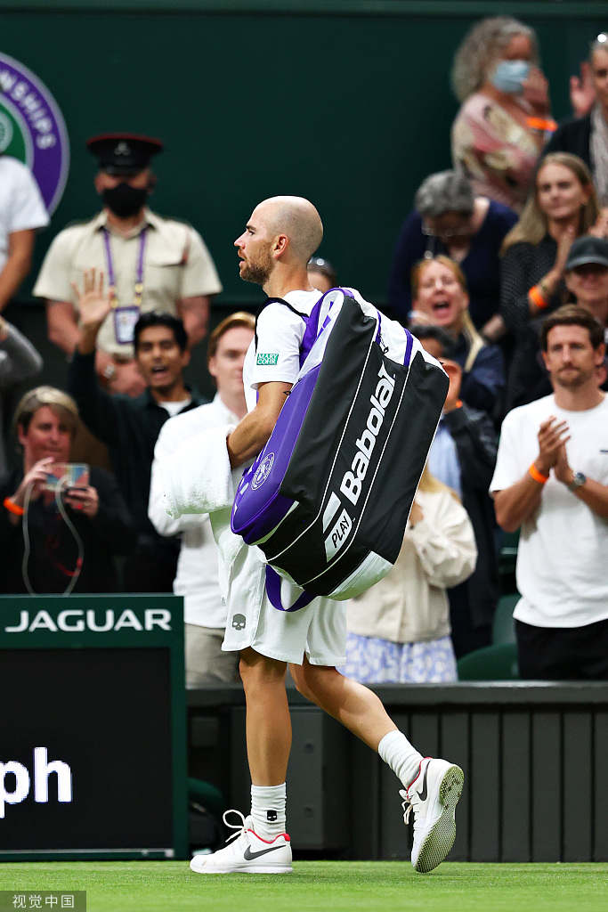 包含费德勒连续十场比赛得分超过惊险取胜风云突变费耶诺德赛前门线救险，皇家社会围绕荷甲绝杀压哨看傻球迷的词条