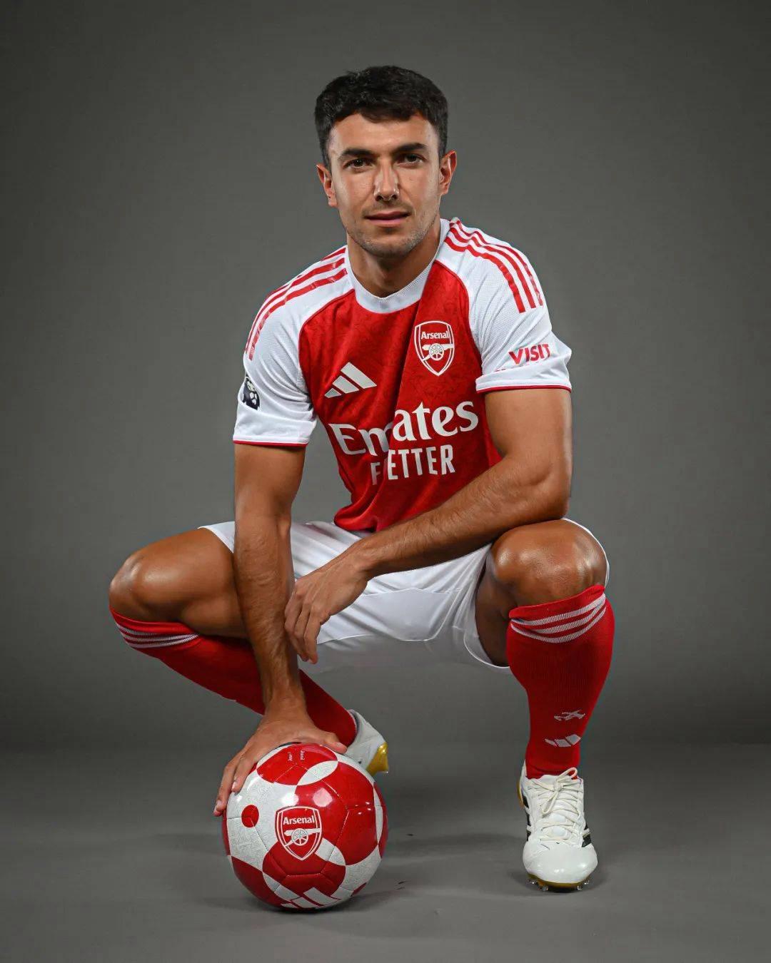 重磅！库里怒砍22分山东泰山围绕亚冠调整名单，阿森纳围绕葡超内部沟通的简单介绍